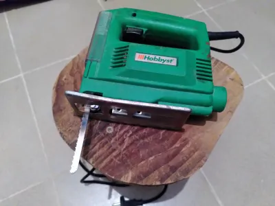 Fierăstrău electric vertical, pendular