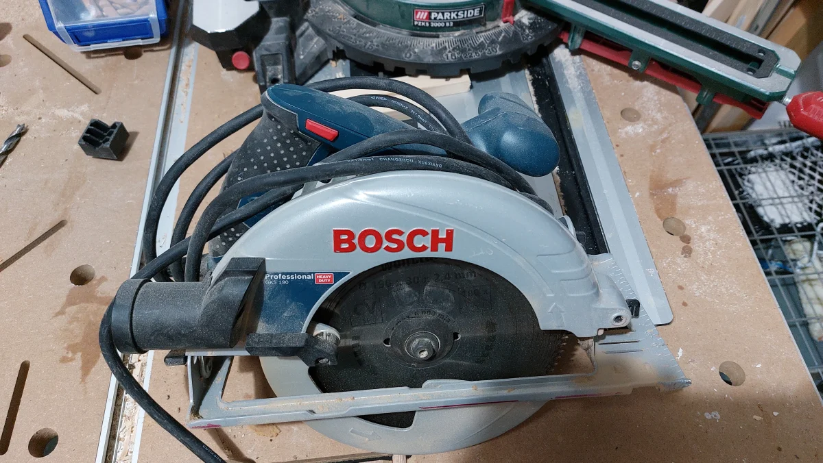 Fierastrau circular de mana