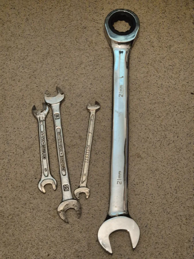 Set chei fixe (inclusiv cheie cu clichet 21 mm)