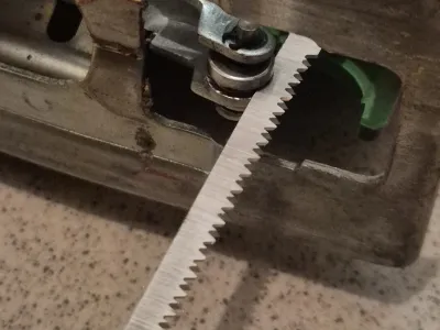 Fierăstrău pendular electric