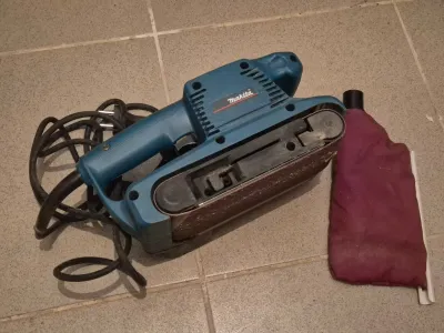 Slefuitor cu bandă Makita