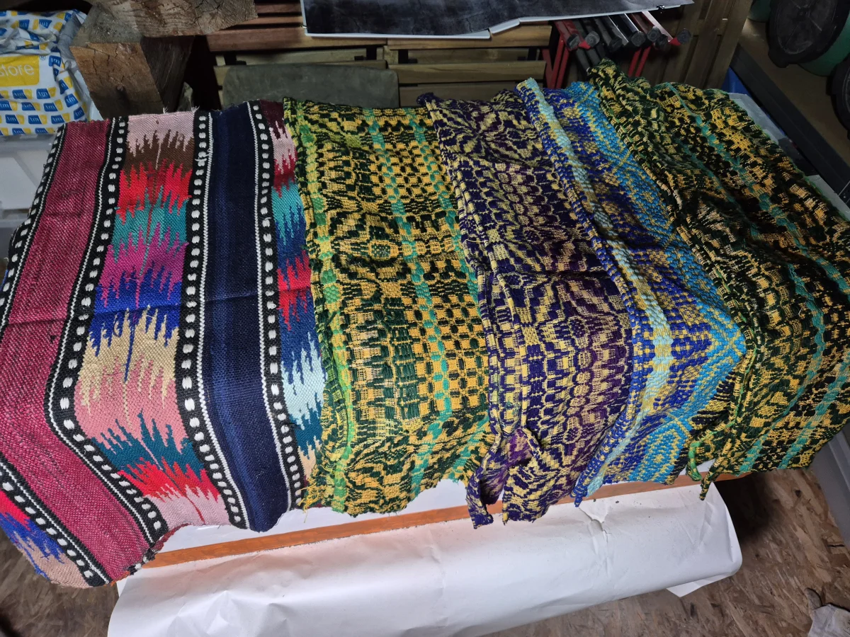 Mini covoare țesute pentru decor