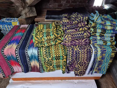 Mini covoare țesute pentru decor